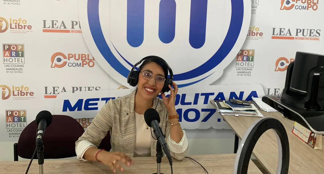 Mónica Aranzazu Giraldo durante entrevista sobre My Symphony en Metropolitana Estéreo